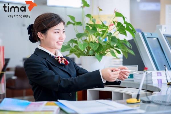 Ngân hàng truyền thống thực hiện các giao dịch trực tiếp với khách hàng